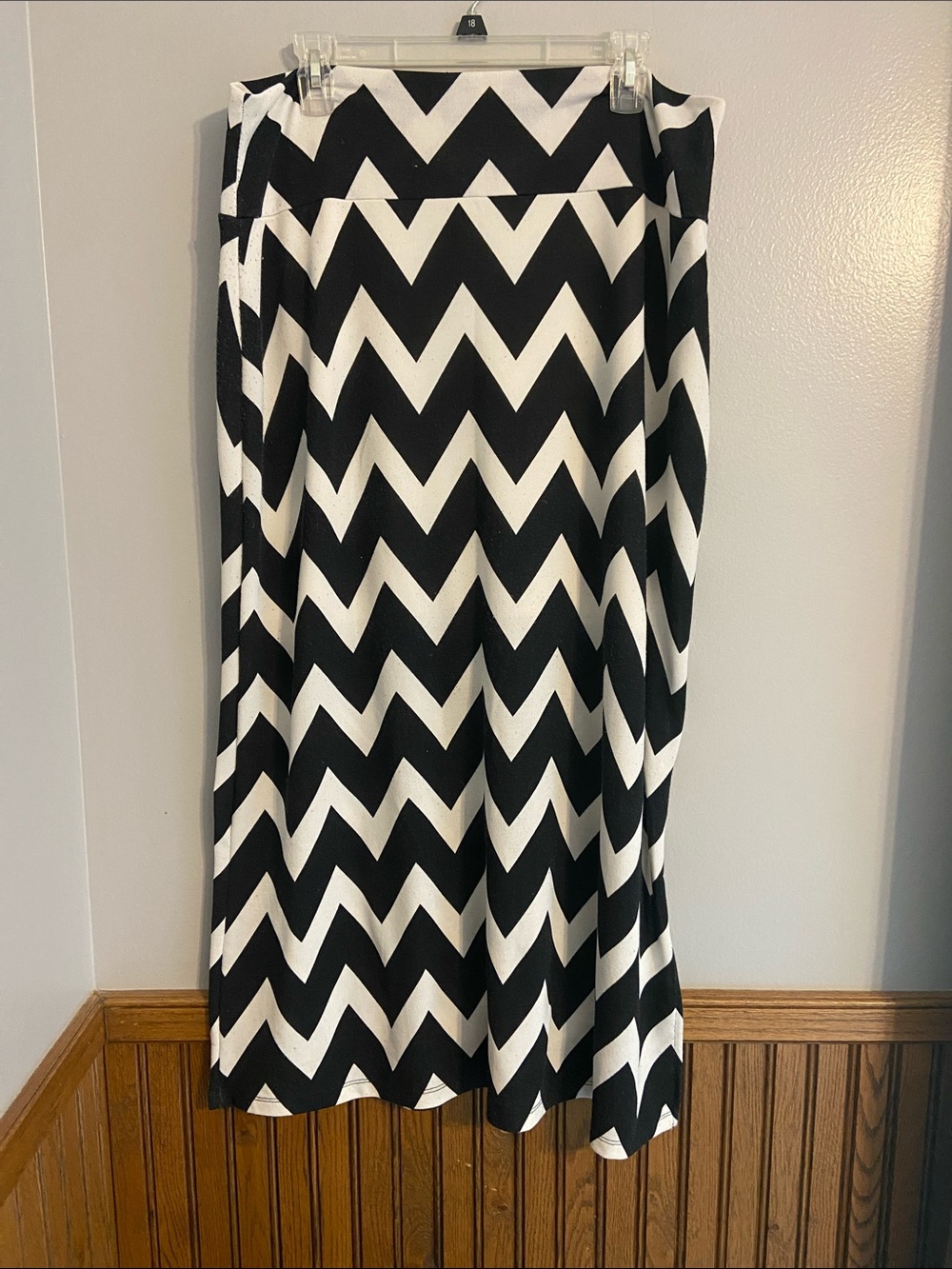 Roz & Ali Black and White Chevron Maxi Skirt